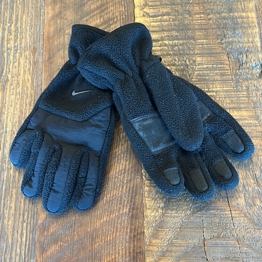 Nike kids black fleece gloves. Size 4-7 EUC - Picture 2 of 5